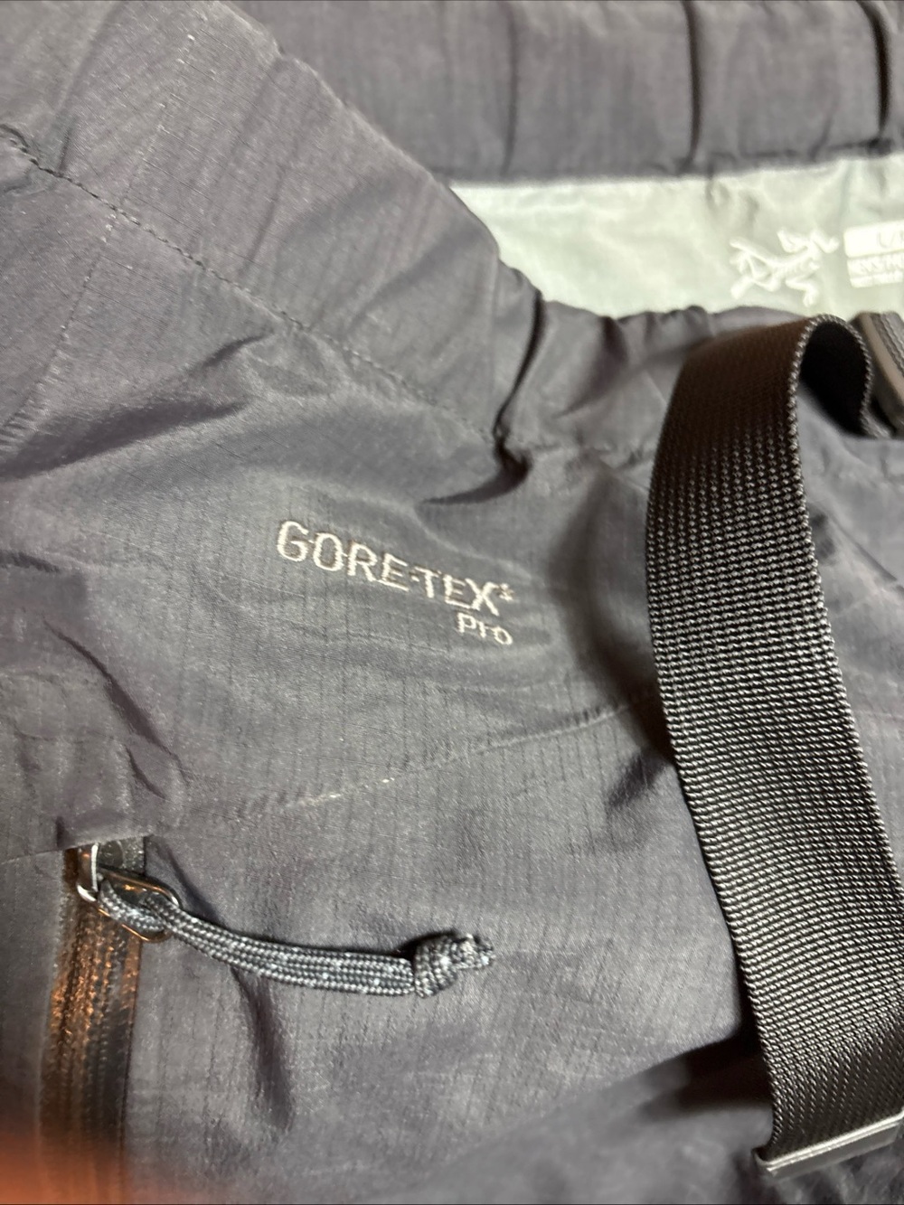 Arc'teryx Men's Black Cargo Shell Pants - Picture 4 of 5